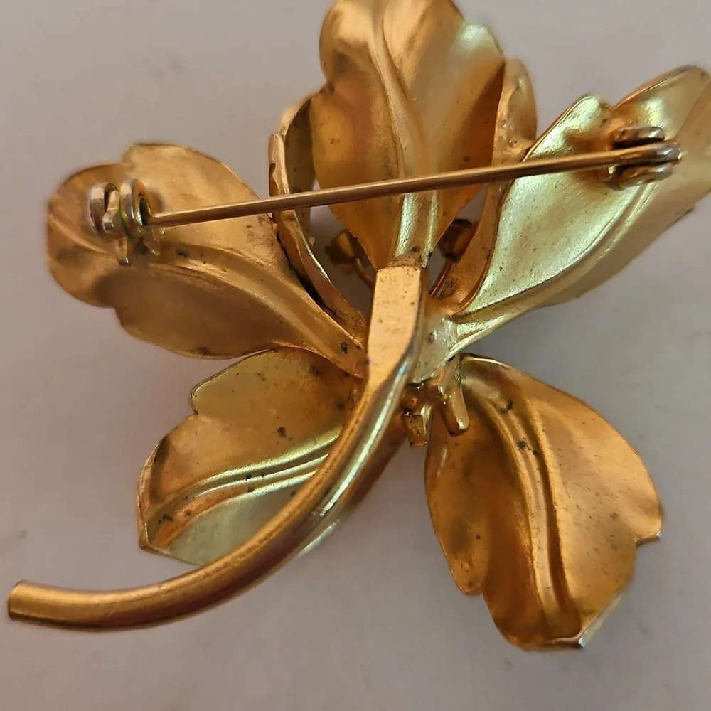 Elegant Rhinestone & Goldtone Floral Brooch